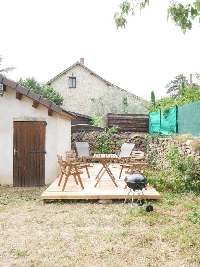 Gite Du Lavoir Leyrieu Exterior foto